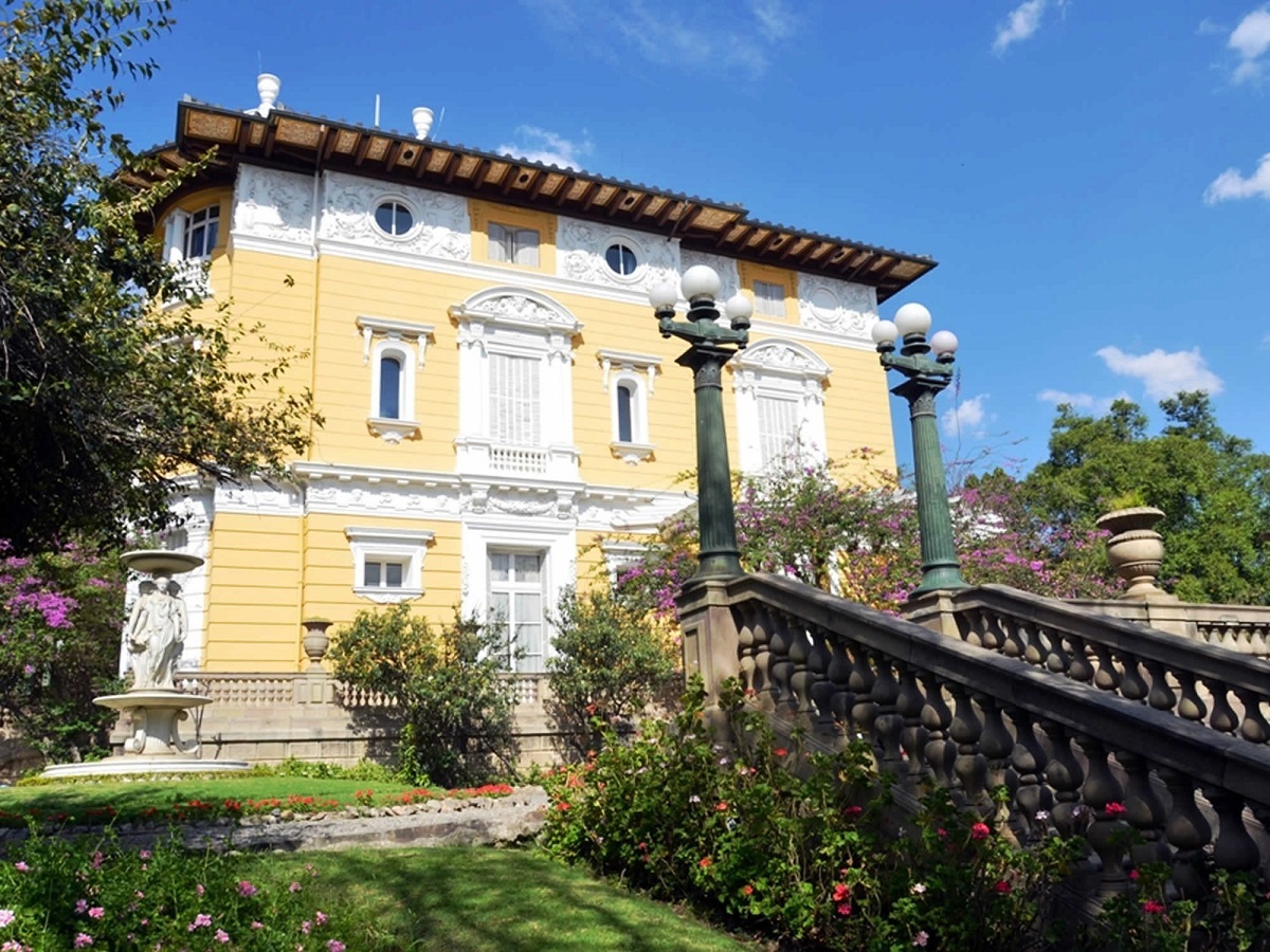 Beautiful Palacio Portales gardens